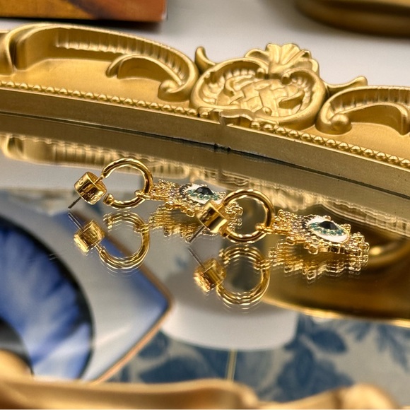 🆕 KURT GEIGER LONDON 🧿 NWOT Evil Eye Huggie Earrings - Picture 14 of 16